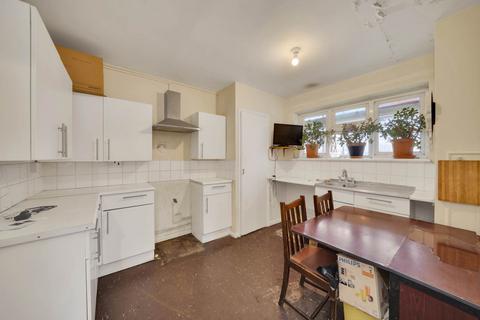 Park Road, Leyton 2 bed flat for sale