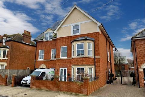 Leopold Road, IP11 2 bed apartment for sale