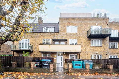 Bush Road, Deptford, London, SE8 2 bed flat for sale