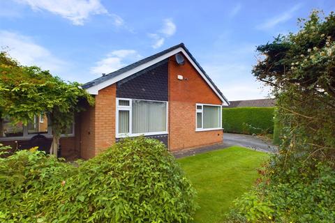 8 Maserfield Close, Oswestry, SY11 1TA 3 bed detached bungalow for sale