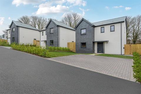 Oakwood, St Columb TR9 3 bed detached house for sale