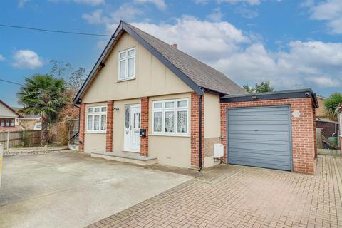 Labworth Road, Canvey Island SS8 4 bed detached house for sale