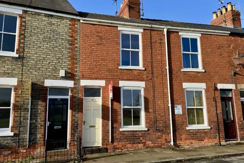 Long Lane, Beverley, HU17 0NH 2 bed terraced house for sale