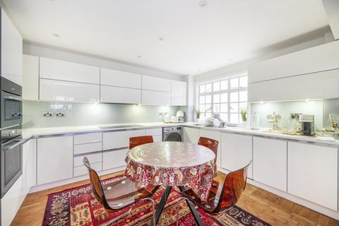 Chiltern Court, Baker Street, London 4 bed flat for sale