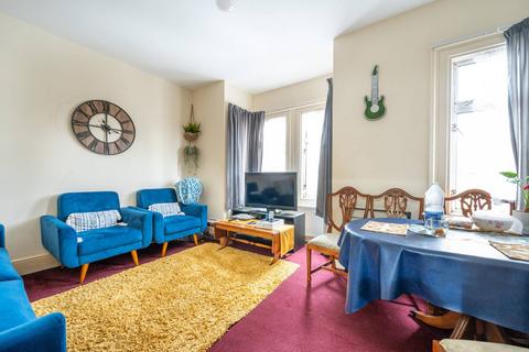 Rochester Avenue, Plaistow, London, E13 2 bed flat for sale