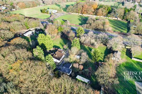 Arterial Road, Rayleigh, SS6 3 bed bungalow for sale
