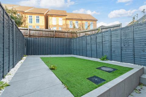 Wheeler Close, Dartford DA1 4 bed terraced house for sale