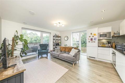 Bowen Drive, London SE7 2 bed flat for sale