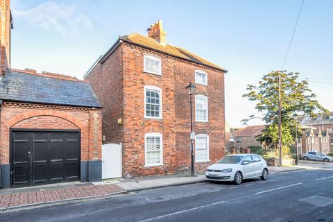 Queen Street, Emsworth, PO10 3 bed semi