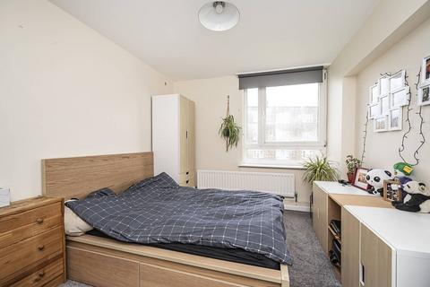 Bryant Court, Whiston Road... 2 bed flat for sale