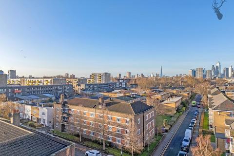 Duckett Street, Stepney Green 2 bed flat for sale