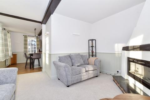 High Street, Yalding, Maidstone, Kent 2 bed maisonette for sale