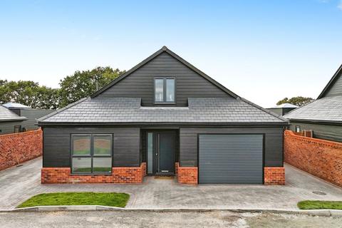 Inglefield Road, Fobbing, SS17 4 bed detached house for sale