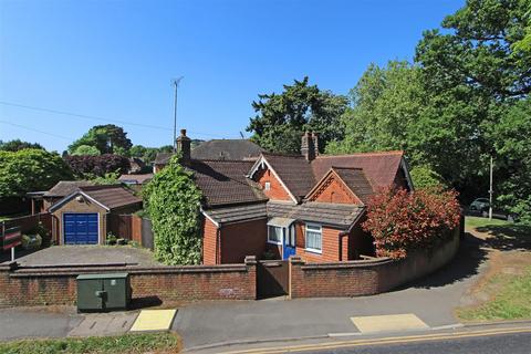 Garratts Lane, Banstead 2 bed detached bungalow for sale