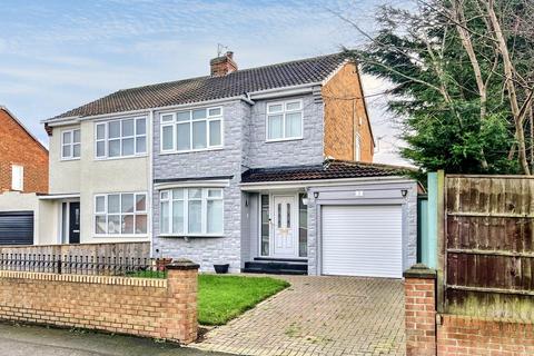 Middlebank Road, Ormesby... 3 bed semi