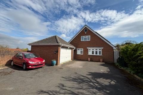 Ladywell Close, Hempsted, Gloucester 3 bed detached house for sale