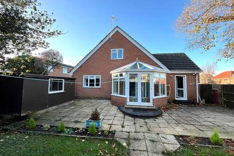 Ladywell Close, Hempsted, Gloucester 3 bed detached house for sale