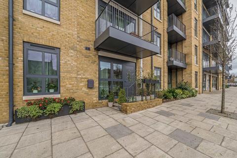 Wheatfield Way, Kingston Upon Thames KT1 1 bed flat for sale