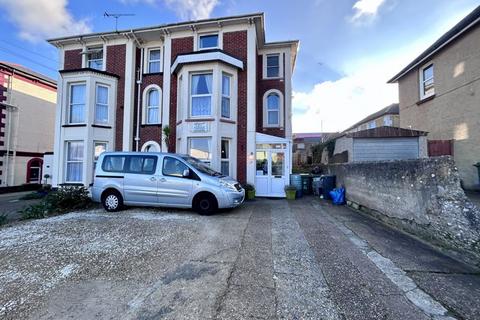6 bedroom semi-detached house for sale