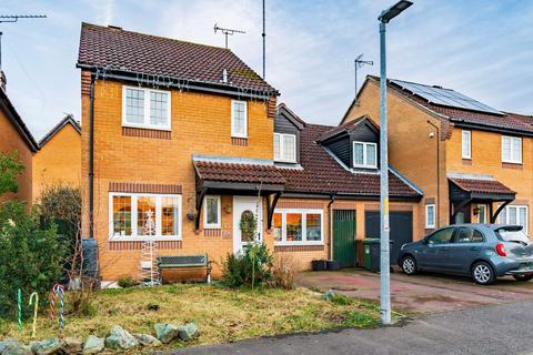 Hollybush Road, North Walsham 3 bed link detached house for sale