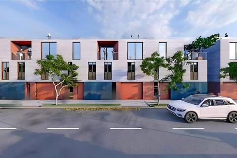 4 bedroom end of terrace house for sale