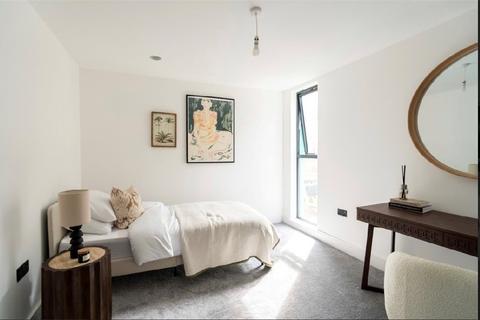4 bedroom end of terrace house for sale