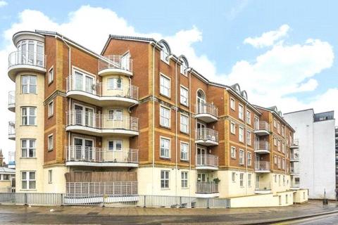 Grantley Heights, Kennet Side... 2 bed apartment for sale