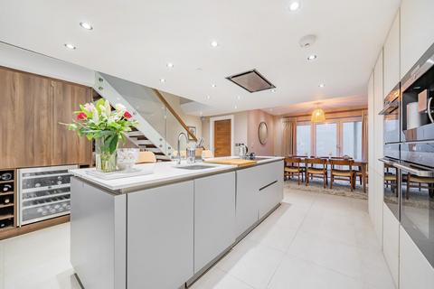 Bat Gardens, Kingston Upon Thames KT2 4 bed semi