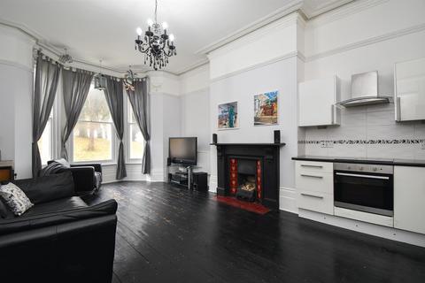 Cornwallis Gardens, Hastings 2 bed flat for sale