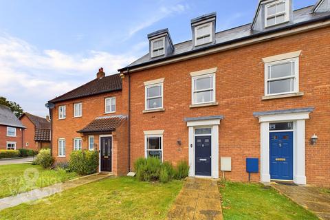 Blackthorn Way, Poringland, Norwich 3 bed townhouse for sale