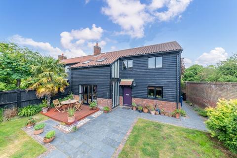 Old North Road, Royston SG8 4 bed barn conversion for sale