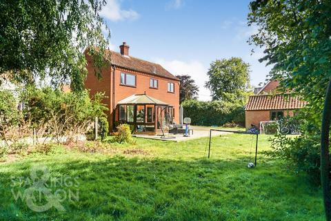 Toprow, Wreningham, Norwich 3 bed detached house for sale