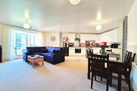 Ealing Road, Brentford TW8 2 bed flat for sale