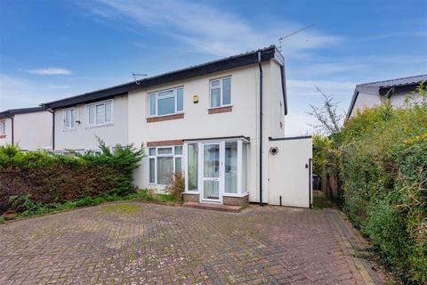 Bowyer Drive, Cippenham 3 bed semi