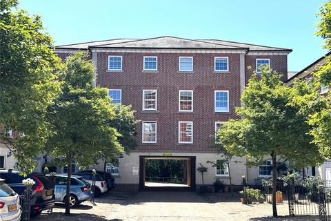Portsmouth Road, Milford, Godalming, GU8 2 bed flat for sale