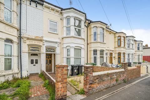 Laburnum Grove, Portsmouth PO2 2 bed flat for sale