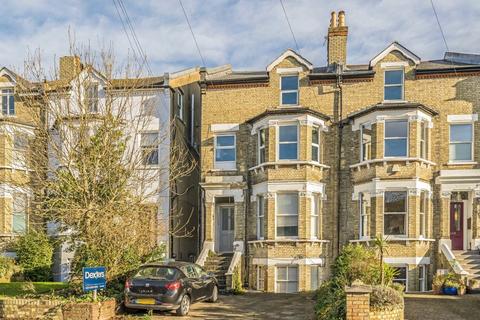 King Charles Road, Surbiton KT5 3 bed flat for sale