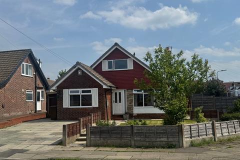 Cotswold Crescent, Bury BL8 3 bed detached bungalow for sale