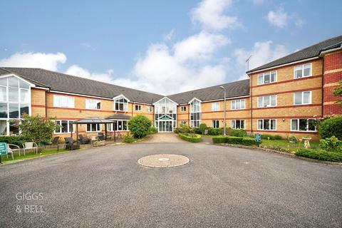 Bushmead Court, Hancock Drive, Luton... 2 bed apartment for sale