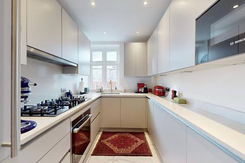 Hall Road, St John's Wood, London, NW8 3 bed flat for sale