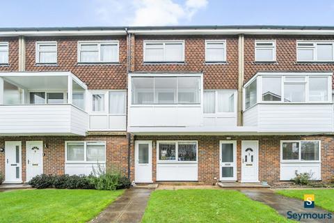 Cross Lanes, Surrey GU1 2 bed flat for sale