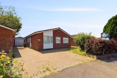 St. Laurence Avenue, Brundall, Norwich 3 bed detached bungalow for sale