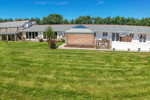 Retire, Bodmin, PL30 5 bed barn conversion for sale