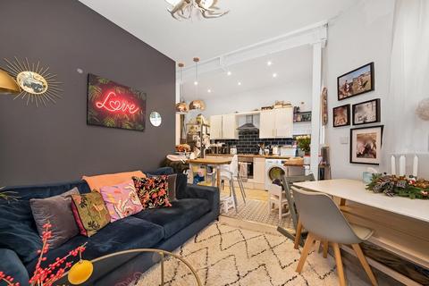 Highland Road, Crystal Palace... 2 bed apartment for sale
