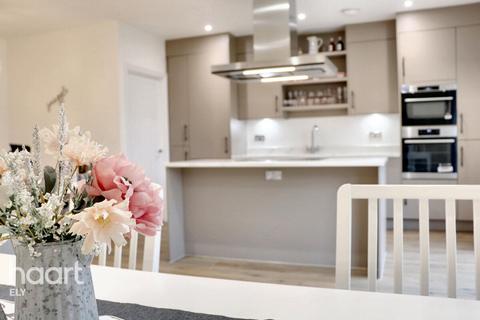 Walnut Drive, Haddenham 4 bed detached house for sale