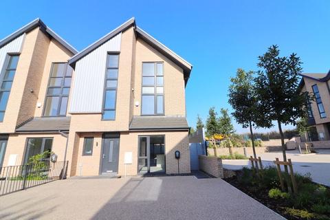 Aspen Close, Manchester M28 4 bed semi