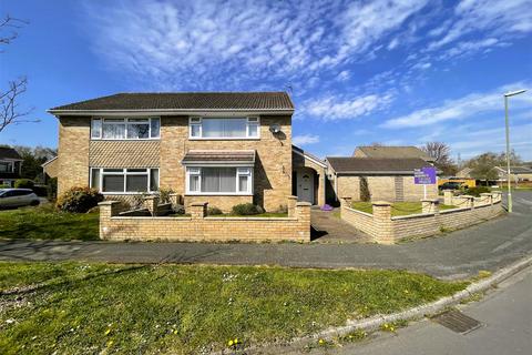 Royston Avenue, Eastleigh 3 bed semi
