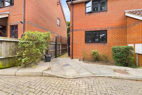 Yewtree Close, Harrow HA2 1 bed maisonette for sale