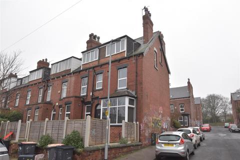 Royal Park Grove, Hyde Park, Leeds... 6 bed terraced house for sale