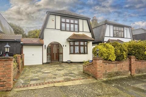 Hall Park Road, Essex RM14 3 bed detached house for sale